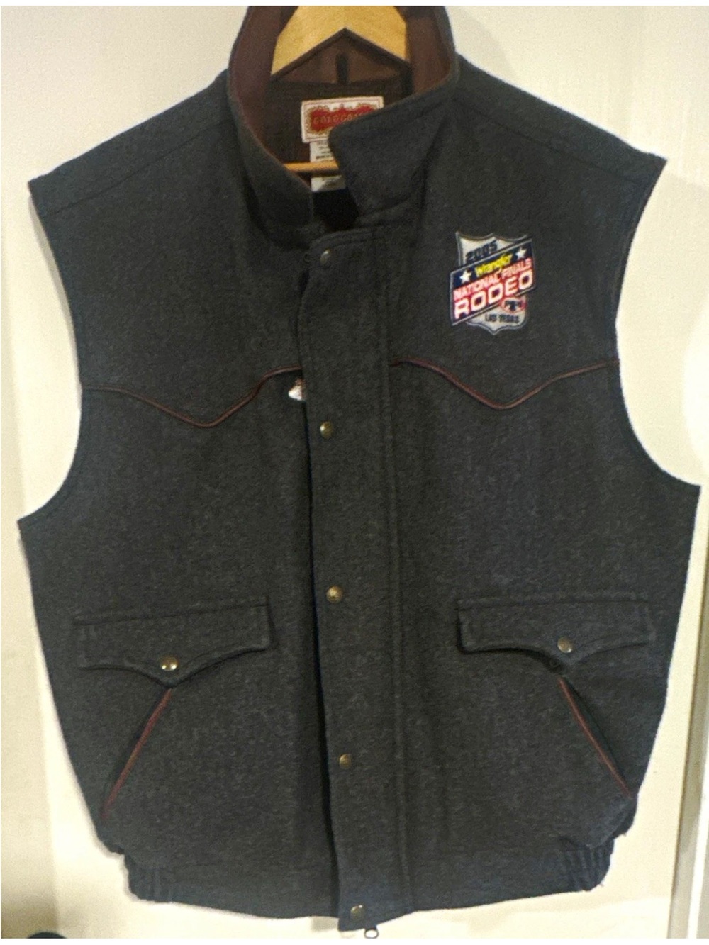 Gold Coast Men's 3XL Gray Wool Blend Lined Snap Western Vest
Rodeo Patch